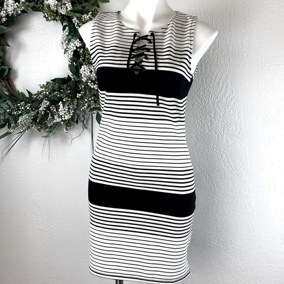 Romeo & Juliet Couture Dresses & Skirts - 🌻BoGo Romeo & Juliet Striped Sleeveless Dress
